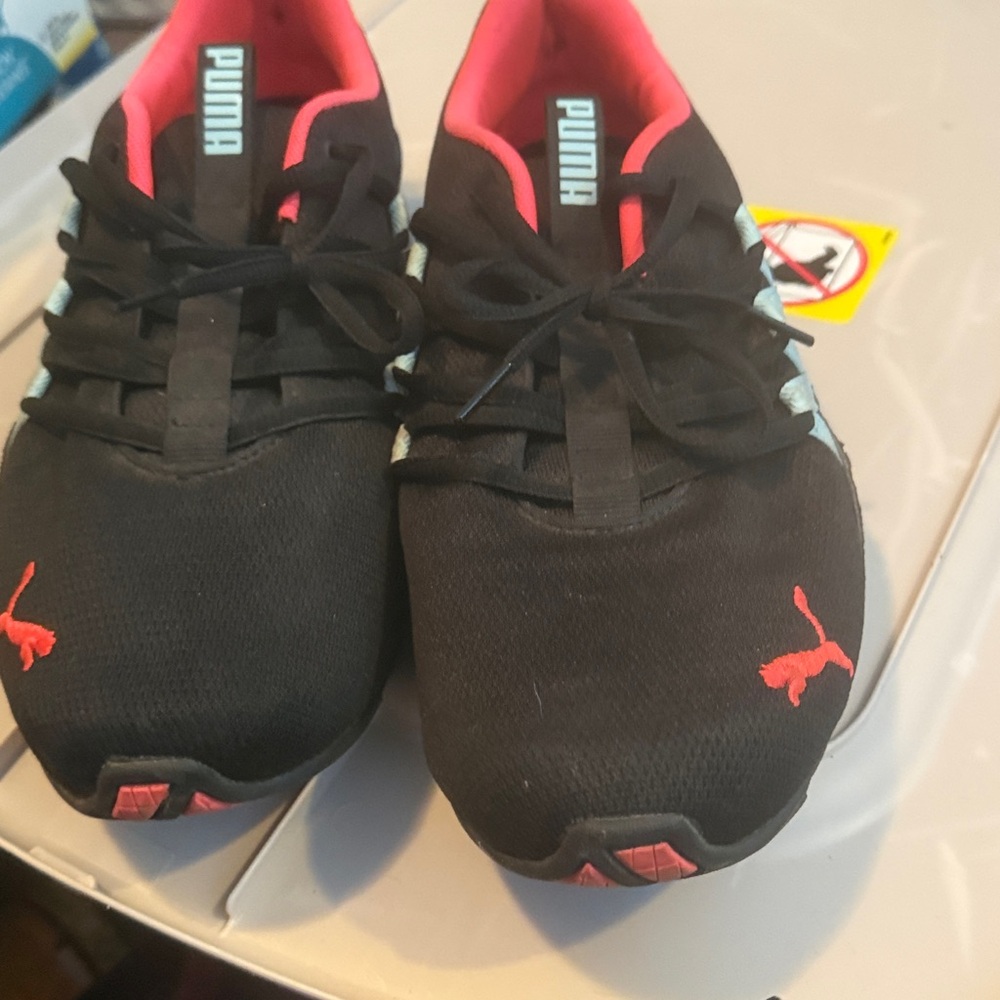 EUC Woman’s Puma Runners as 10.5